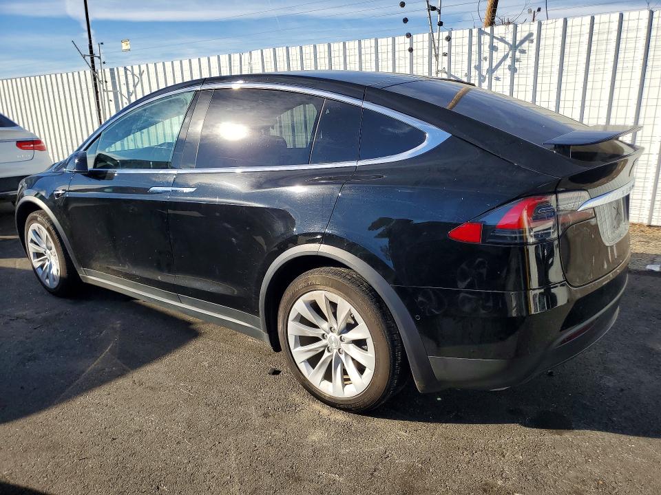 77247405 :رقم المزاد ، 5YJXCDE26LF263834 vin ، 2020 Tesla Model X مزاد بيع