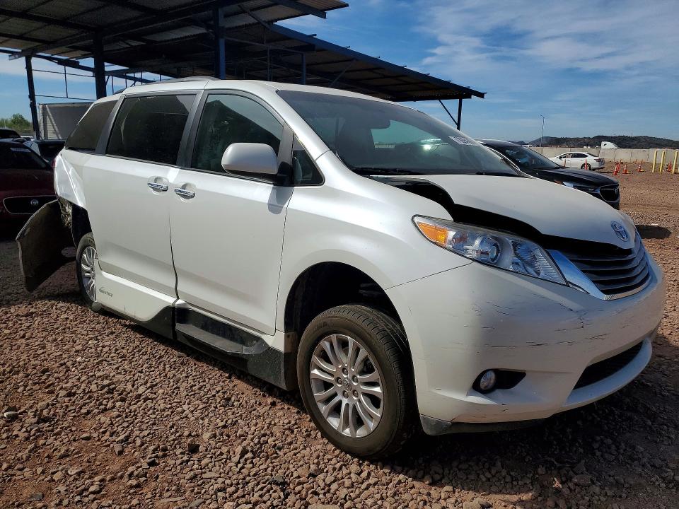 Продажа на аукционе авто 2015 Toyota Sienna, vin: 5TDYK3DC2FS667984, номер лота: 78994365