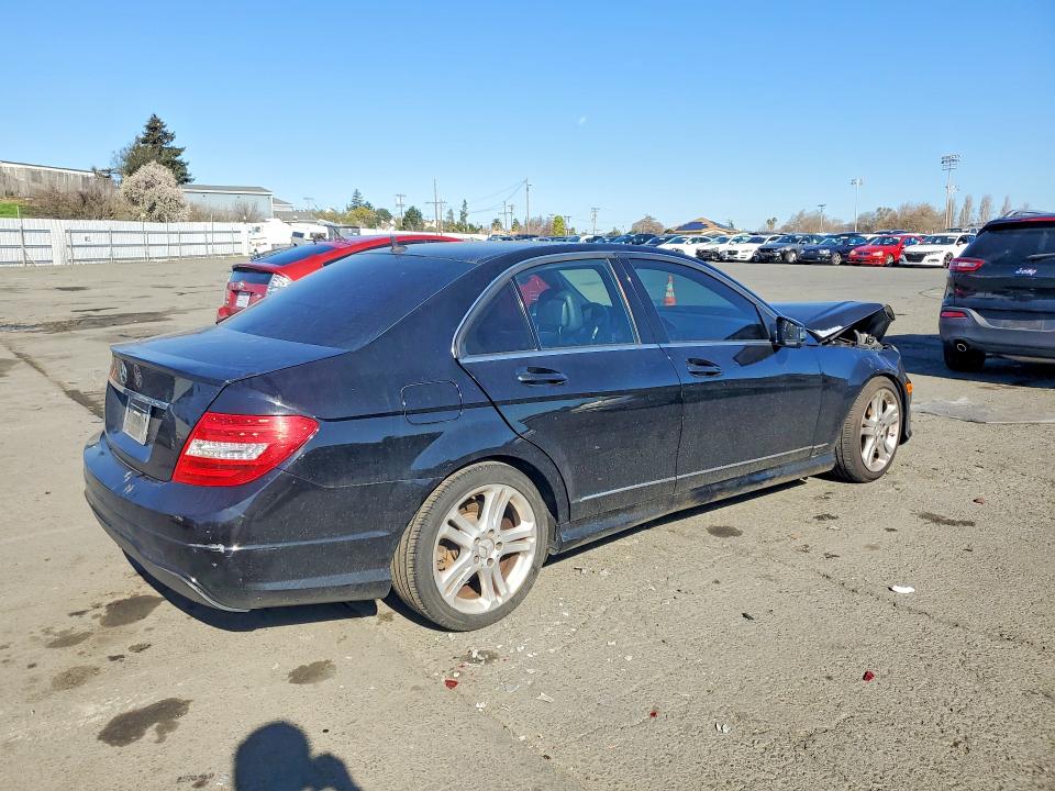 2013 Mercedes-benz C მანქანა იყიდება აუქციონზე, vin: WDDGF4HB7DA796570, აუქციონის ნომერი: 75474445