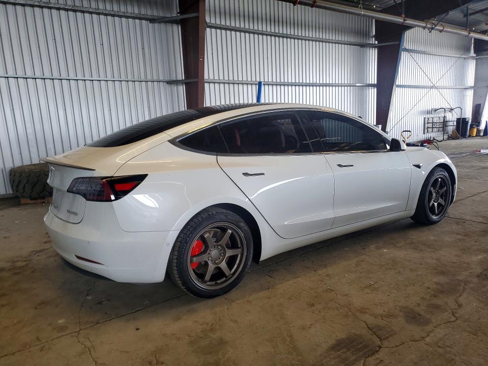 78679715 :رقم المزاد ، 5YJ3E1EB9JF084305 vin ، 2018 Tesla Model 3 مزاد بيع