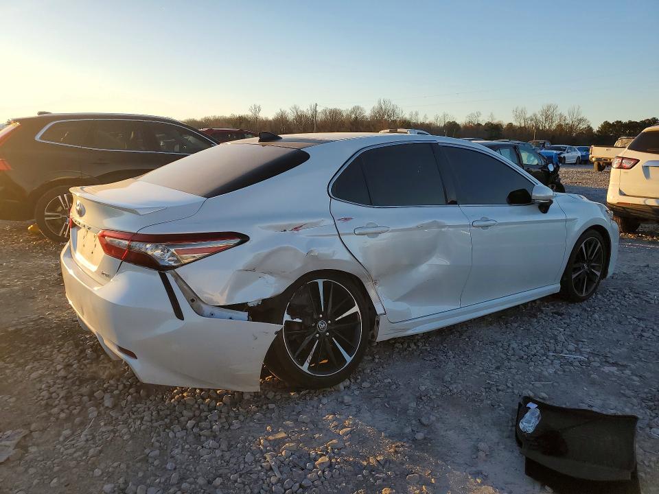 78526655 :رقم المزاد ، 4T1B61HK3KU696315 vin ، 2019 Toyota Camry مزاد بيع