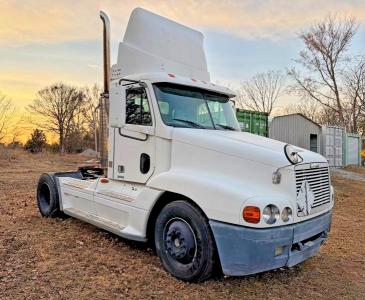 79116035 :رقم المزاد ، 1FUBBAA862PJ88345 vin ، 2002 Freightliner Conventional مزاد بيع