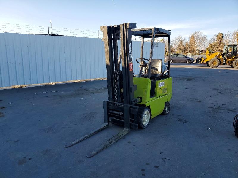 74396355 :رقم المزاد ، G12704027645K0F vin ، 1990 Clark Forklift Gcs17s مزاد بيع