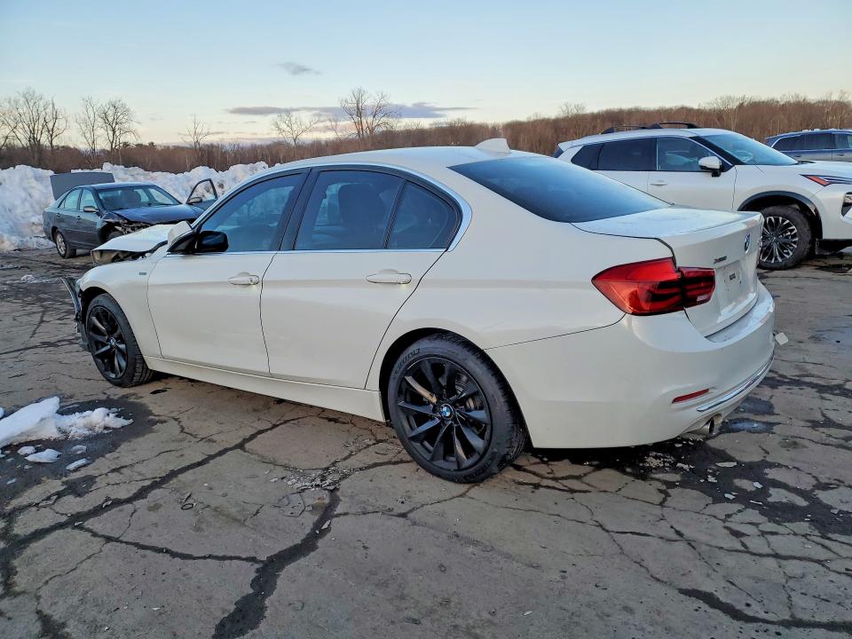 77334205 :رقم المزاد ، WBA8F1C51GK438861 vin ، 2016 Bmw 328 مزاد بيع