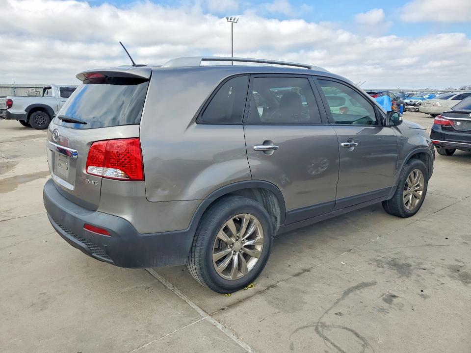 2011 Kia Sorento მანქანა იყიდება აუქციონზე, vin: 5XYKU4A28BG086823, აუქციონის ნომერი: 77706425
