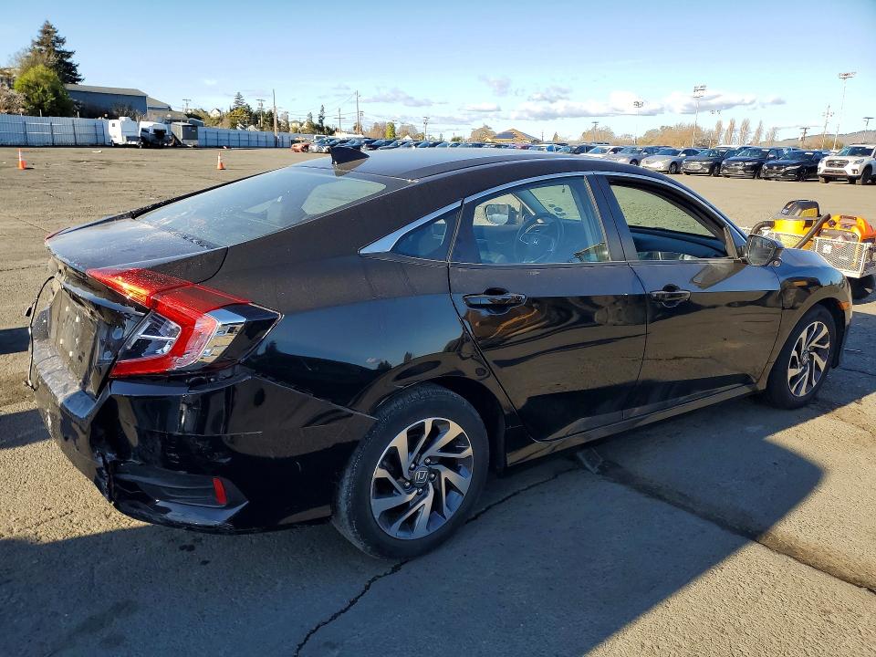 Продажа на аукционе авто 2018 Honda Civic, vin: 2HGFC2F72JH562790, номер лота: 76805415