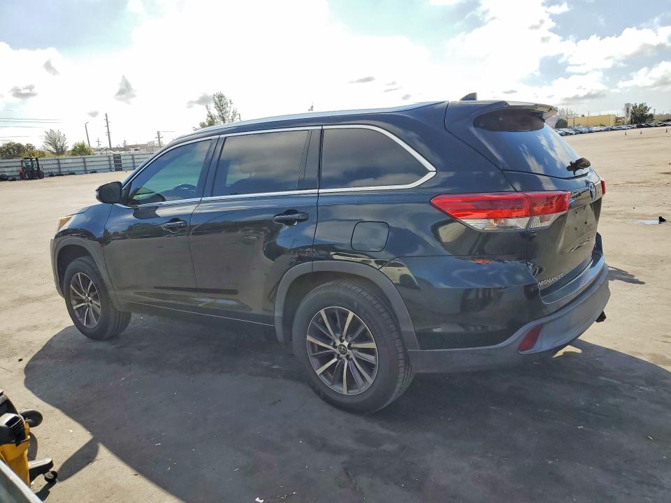 78790355 :رقم المزاد ، 5TDKZRFH1HS523942 vin ، 2017 Toyota Highlander مزاد بيع