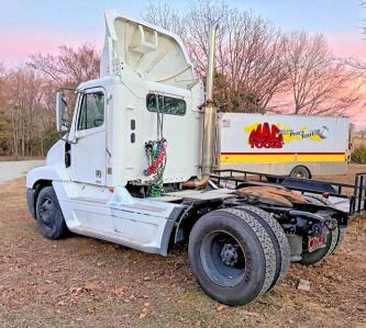 79116035 :رقم المزاد ، 1FUBBAA862PJ88345 vin ، 2002 Freightliner Conventional مزاد بيع