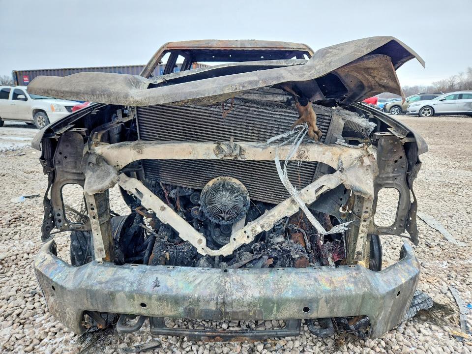 75757805 :رقم المزاد ، 1GC4YPEY7MF131463 vin ، 2021 Chevrolet Silverado مزاد بيع