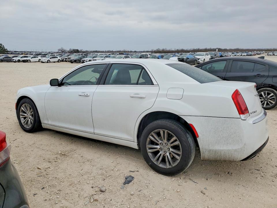 77775985 :رقم المزاد ، 2C3CCAAG7HH561006 vin ، 2017 Chrysler 300 مزاد بيع