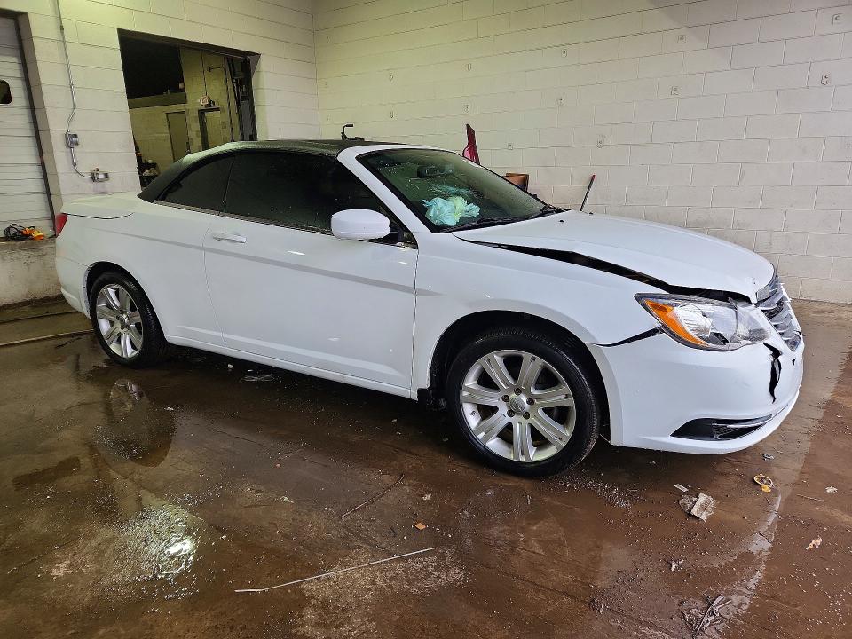 2013 Chrysler 200 მანქანა იყიდება აუქციონზე, vin: 1C3BCBEB0DN706890, აუქციონის ნომერი: 77805655