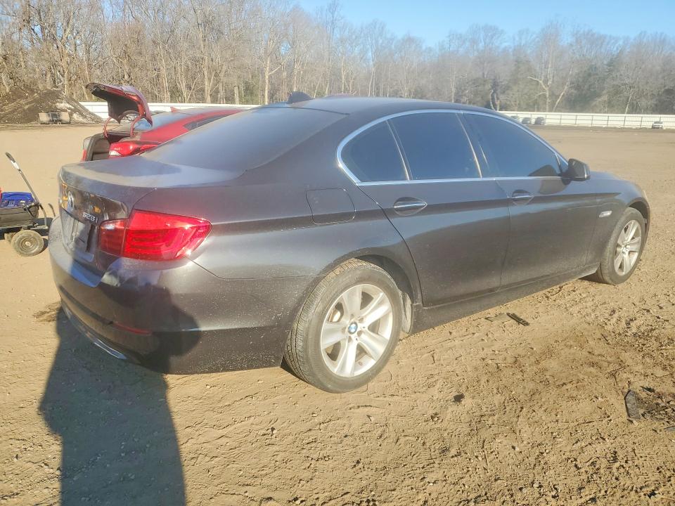 76995555 :رقم المزاد ، WBAXH5C5XDD108844 vin ، 2013 Bmw 528 مزاد بيع
