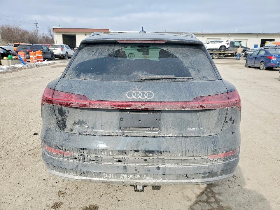 2022 Audi E-tron მანქანა იყიდება აუქციონზე, vin: WA1LAAGE1NB014657, აუქციონის ნომერი: 79069905