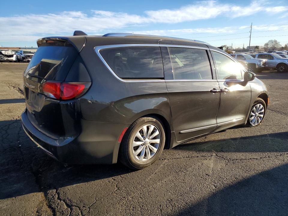 79248745 :رقم المزاد ، 2C4RC1BG6KR593208 vin ، 2019 Chrysler Pacifica مزاد بيع