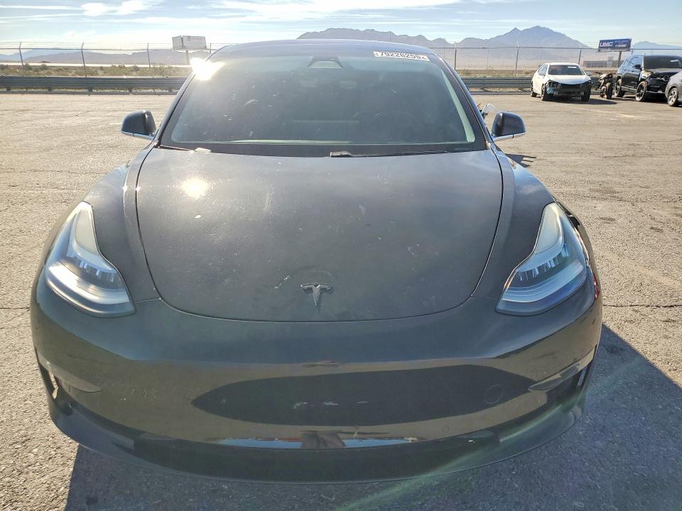 79226255 :رقم المزاد ، 5YJ3E1EA0JF016160 vin ، 2018 Tesla Model 3 مزاد بيع