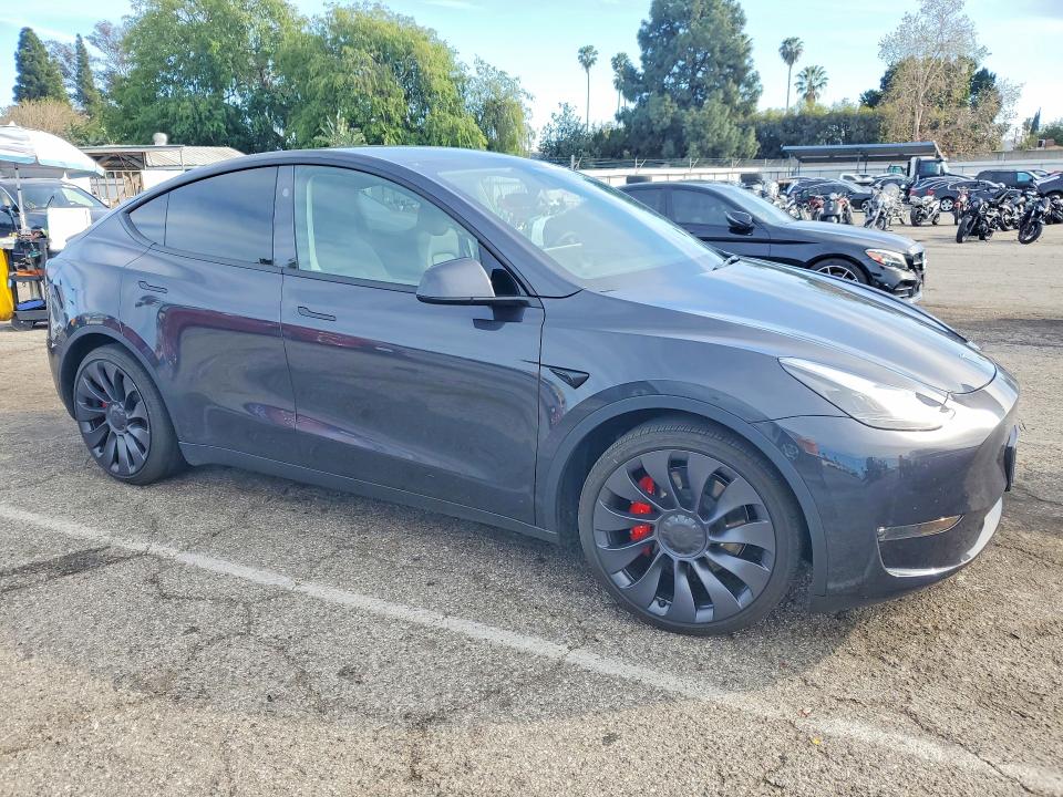 77506415 :رقم المزاد ، 7SAYGDEF7SF221539 vin ، 2025 Tesla Model Y مزاد بيع