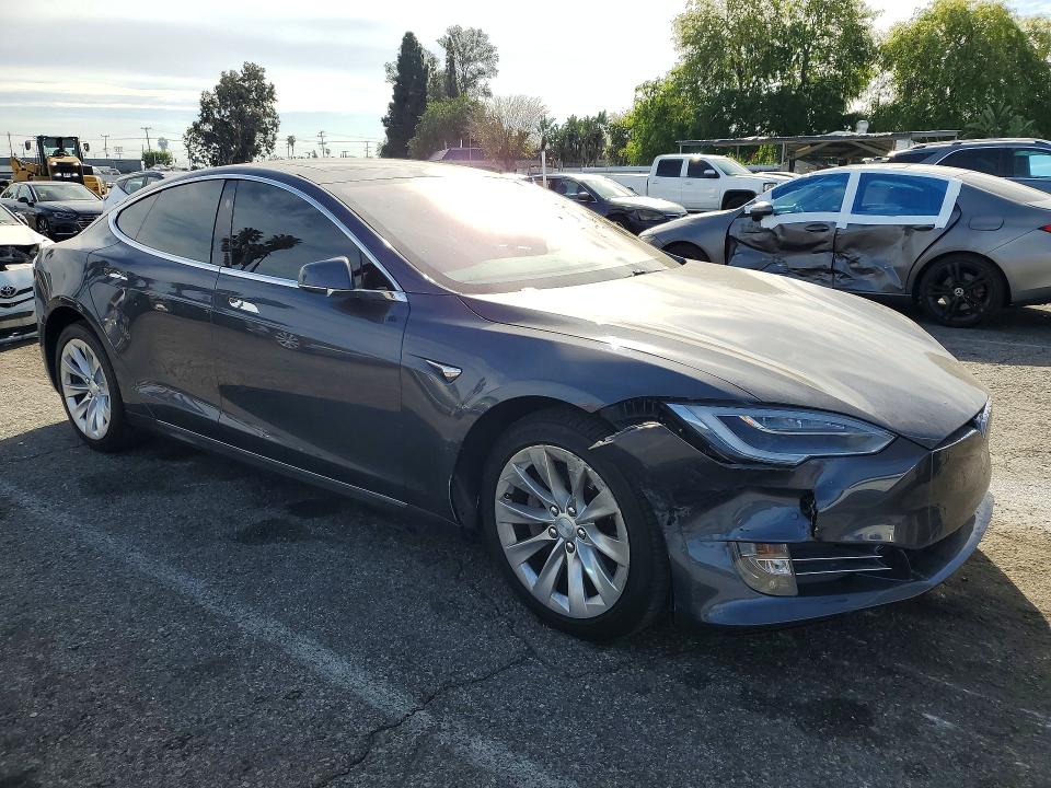 Продаж на аукціоні авто 2018 Tesla Model S, vin: 5YJSA1E26JF292780, номер лоту: 76665625