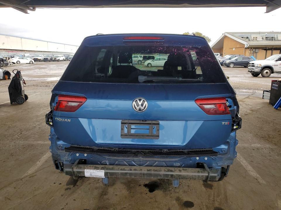 79080035 :رقم المزاد ، 3VV1B7AX9JM190030 vin ، 2018 Volkswagen Tiguan مزاد بيع