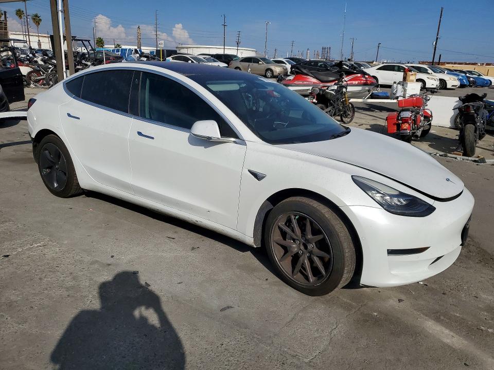 76407305 :رقم المزاد ، 5YJ3E1EA5JF023329 vin ، 2018 Tesla Model 3 مزاد بيع
