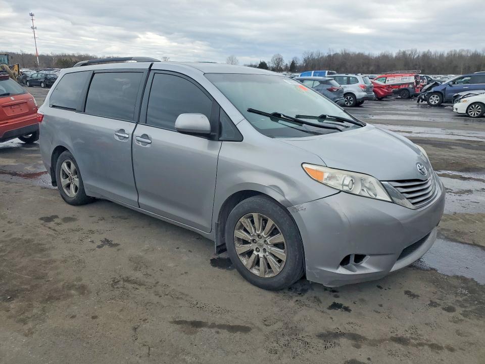 75831495 :رقم المزاد ، 5TDJK3DC9FS094888 vin ، 2015 Toyota Sienna مزاد بيع