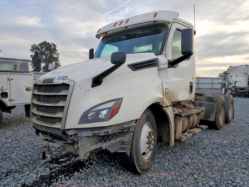 2020 Freightliner Cascadia 126 მანქანა იყიდება აუქციონზე, vin: 3AKJHLFGXLSLN4952, აუქციონის ნომერი: 75474825