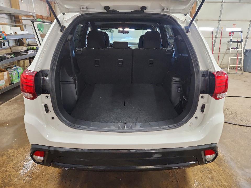 Продаж на аукціоні авто 2018 Mitsubishi Outlander, vin: JA4AD3A3XJZ060605, номер лоту: 77244095