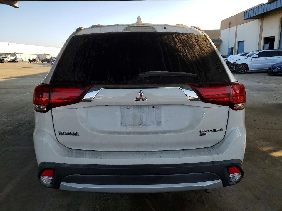 2018 Mitsubishi Outlander მანქანა იყიდება აუქციონზე, vin: JA4AZ3A38JZ001733, აუქციონის ნომერი: 76227325