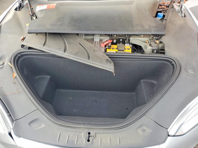 78852935 :رقم المزاد ، 5YJSA1E24JF246333 vin ، 2018 Tesla Model S مزاد بيع