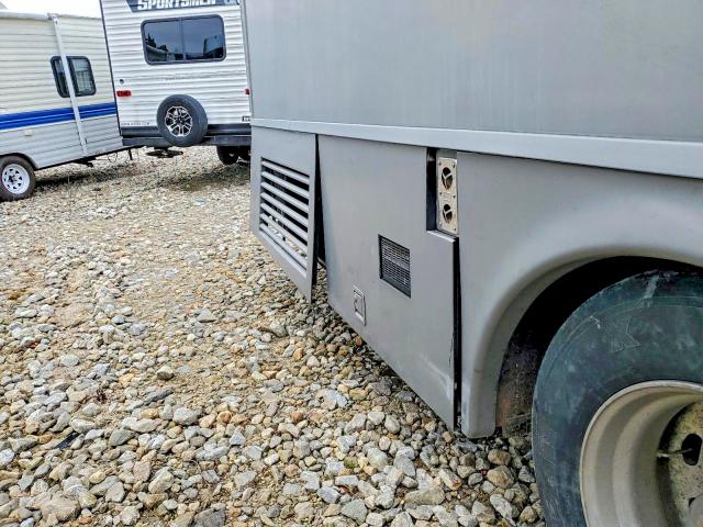 75515455 :رقم المزاد ، 4UZAAHAK32CK2779 vin ، 2002 Freightliner Chassis X مزاد بيع