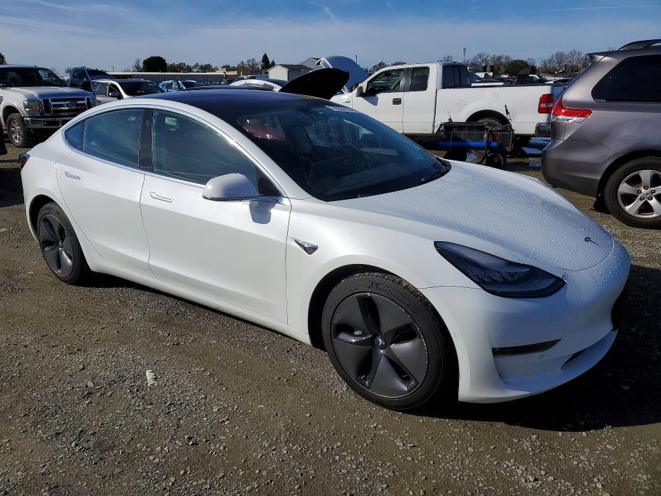 78353105 :رقم المزاد ، 5YJ3E1EB5JF093860 vin ، 2018 Tesla Model 3 مزاد بيع