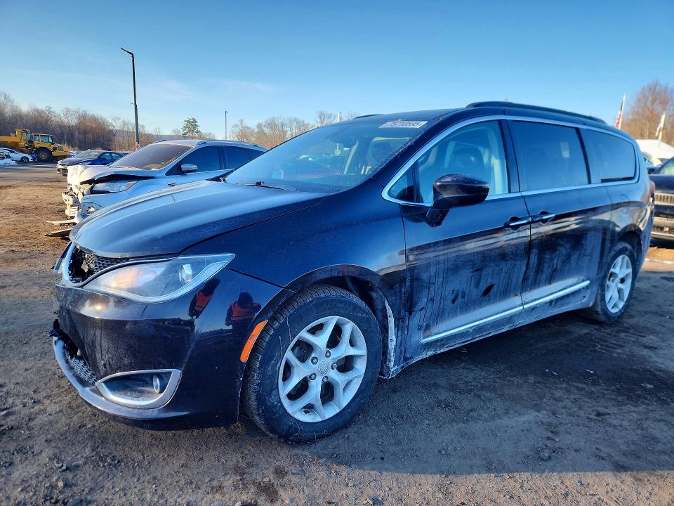 Auction sale of the 2017 Chrysler Pacifica, vin: 2C4RC1BG0HR704554, lot number: 75710595