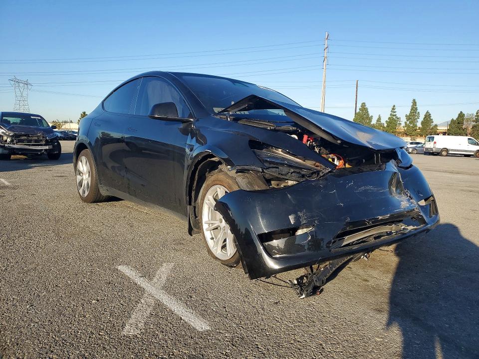 2024 Tesla Model Y მანქანა იყიდება აუქციონზე, vin: 7SAYGDEE9RF056899, აუქციონის ნომერი: 77554615