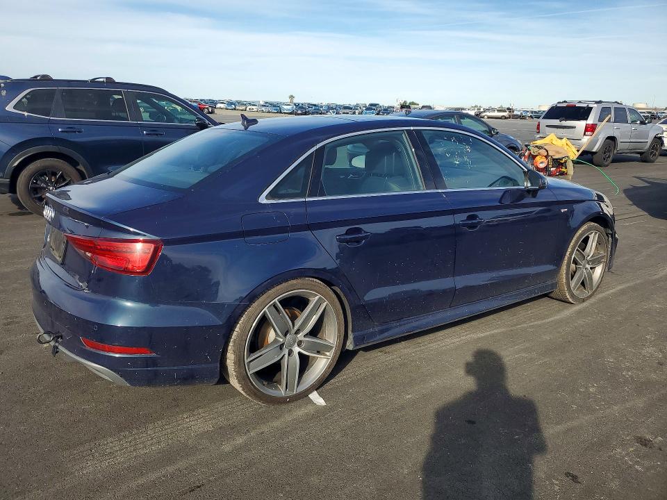 Продаж на аукціоні авто 2017 Audi A3, vin: WAUGUGFF7H1044507, номер лоту: 79269985