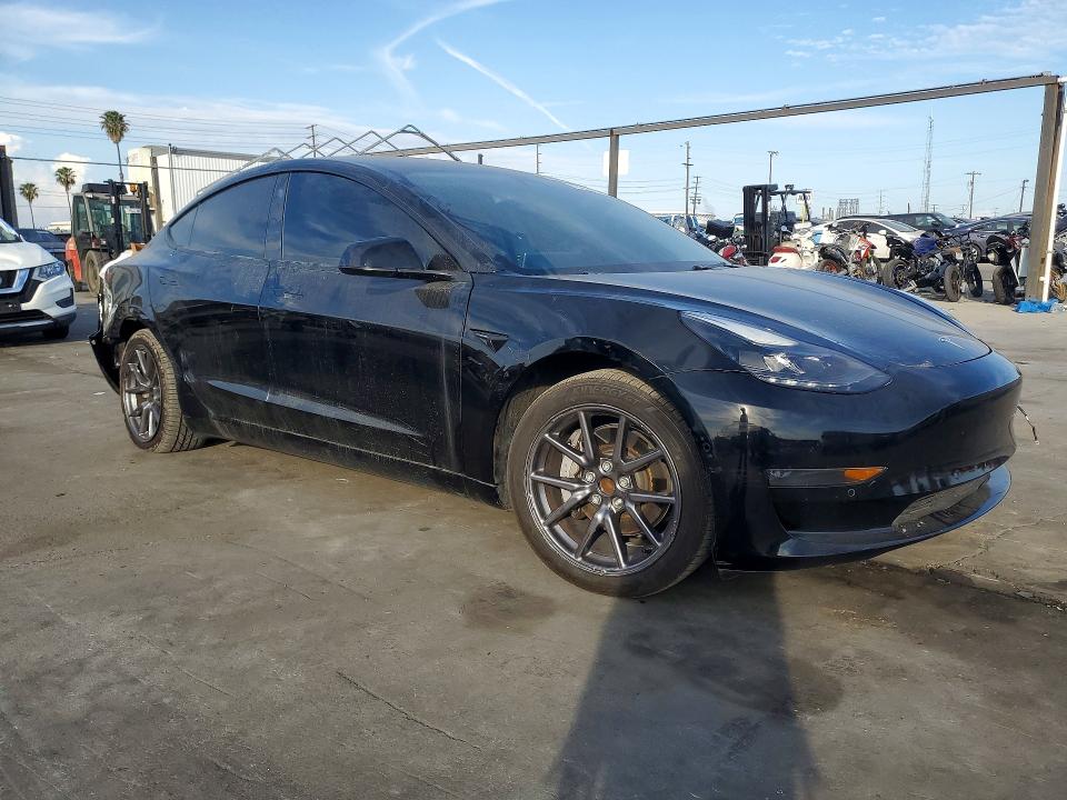 76372765 :رقم المزاد ، 5YJ3E1EA6NF373378 vin ، 2022 Tesla Model 3 مزاد بيع