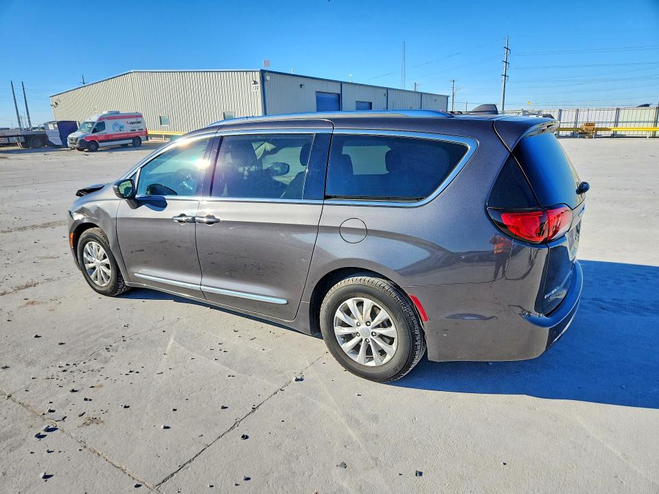 Продажа на аукционе авто 2018 Chrysler Pacifica, vin: 2C4RC1BG0JR192736, номер лота: 77831765