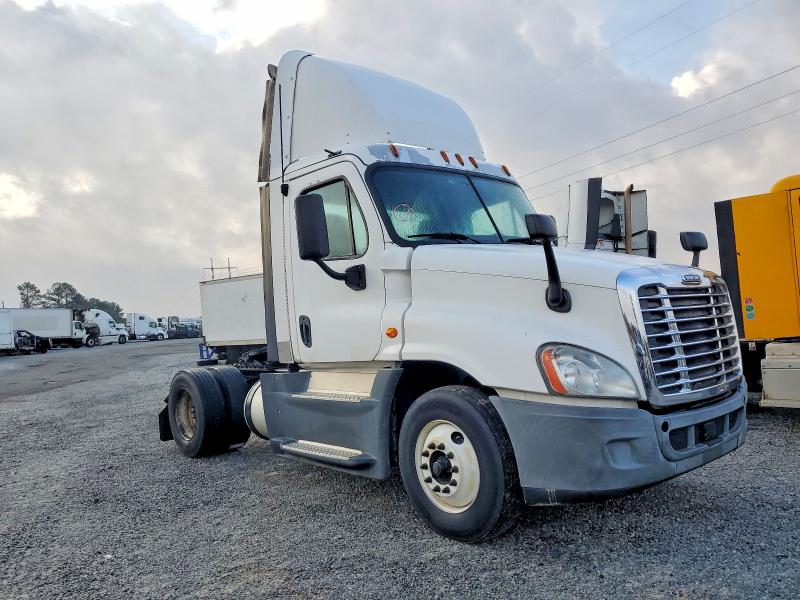 2016 Freightliner Cascadia 1 მანქანა იყიდება აუქციონზე, vin: 1FUBGEDV6GLHC5822, აუქციონის ნომერი: 77429405