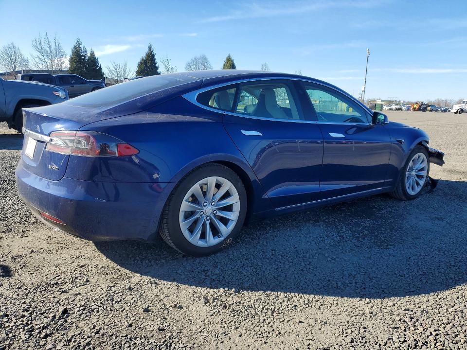 79080645 :رقم المزاد ، 5YJSA1E21HF192757 vin ، 2017 Tesla Model S مزاد بيع