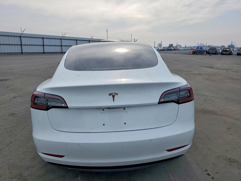76462545 :رقم المزاد ، 5YJ3E1EA6JF076881 vin ، 2018 Tesla Model 3 مزاد بيع