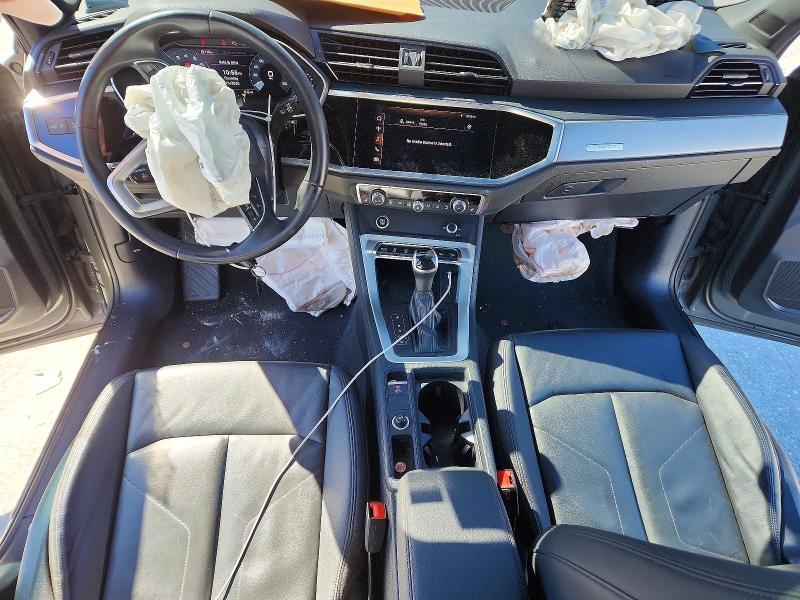 75977605 :رقم المزاد ، WA1BUCF3XM1083303 vin ، 2021 Audi Q3 مزاد بيع