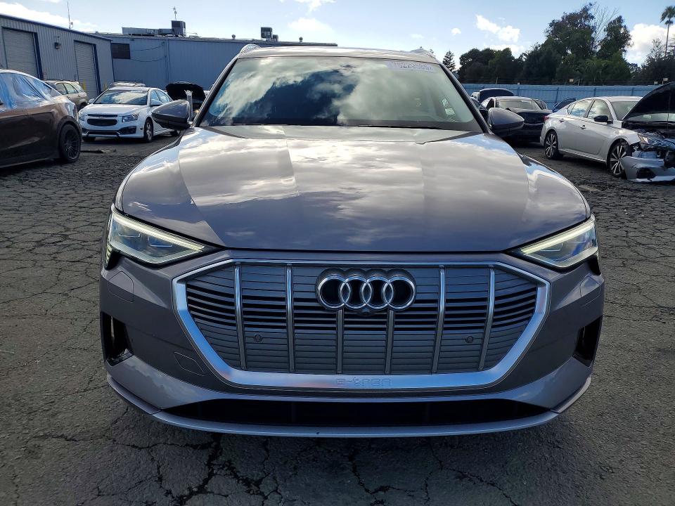 Продаж на аукціоні авто 2019 Audi E-tron, vin: WA1VABGE9KB025089, номер лоту: 78229585