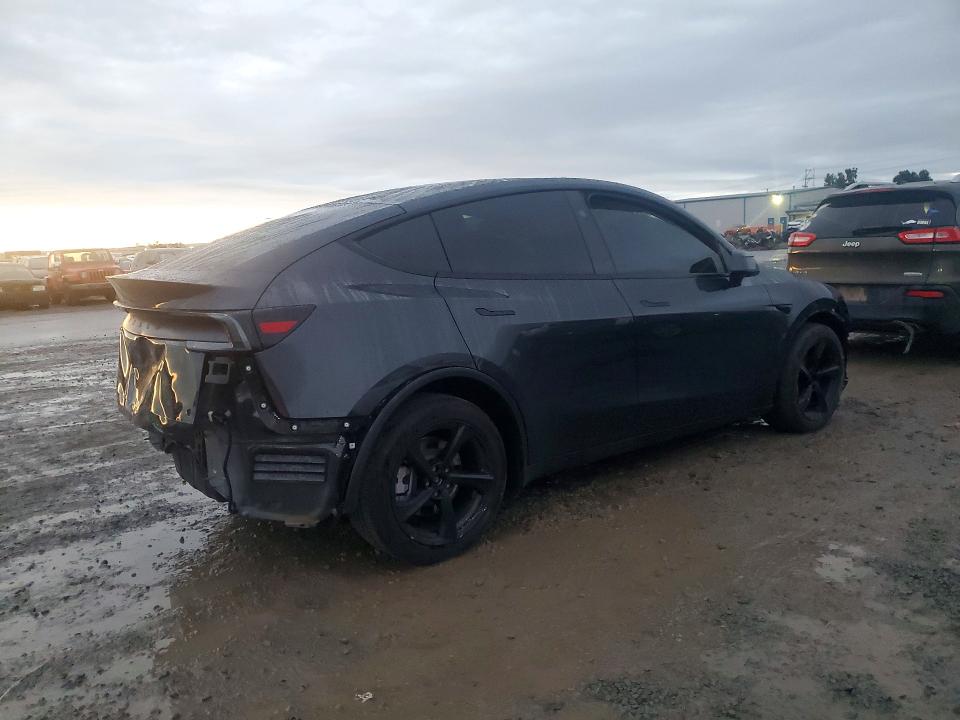 77208955 :رقم المزاد ، 7SAYGDED4TF408172 vin ، 2026 Tesla Model Y مزاد بيع