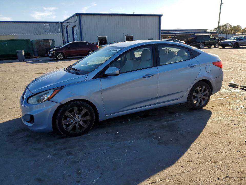 75444355 :رقم المزاد ، KMHCU4AE3DU277576 vin ، 2013 Hyundai Accent مزاد بيع