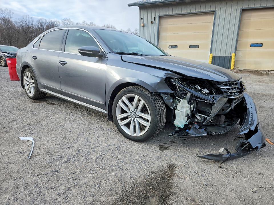 77145175 :رقم المزاد ، 1VWGT7A35HC038175 vin ، 2017 Volkswagen Passat مزاد بيع