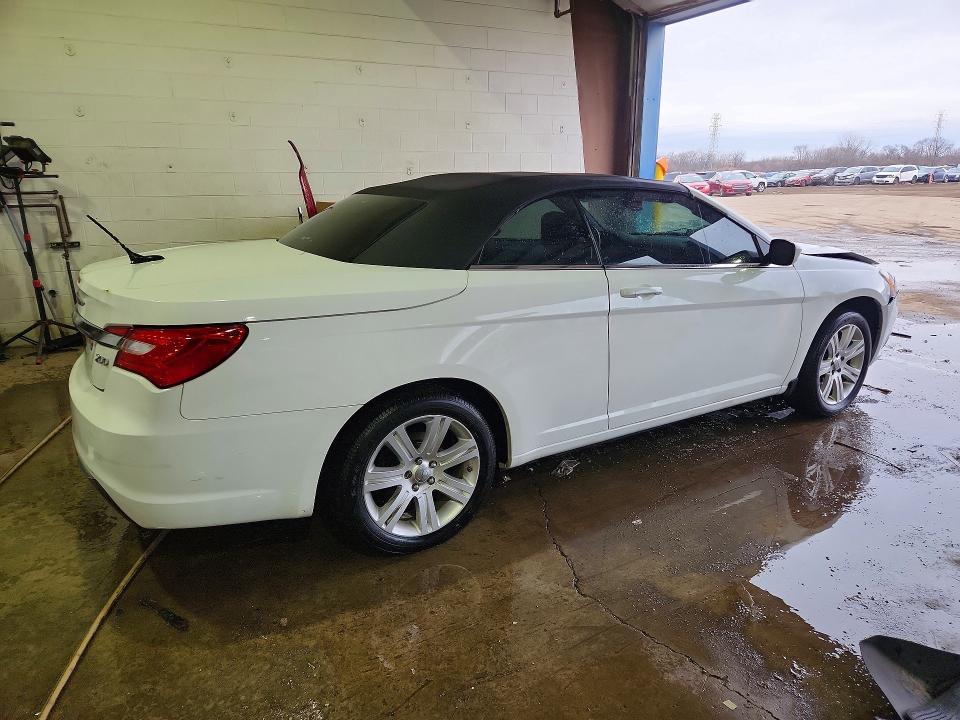 2013 Chrysler 200 მანქანა იყიდება აუქციონზე, vin: 1C3BCBEB0DN706890, აუქციონის ნომერი: 77805655