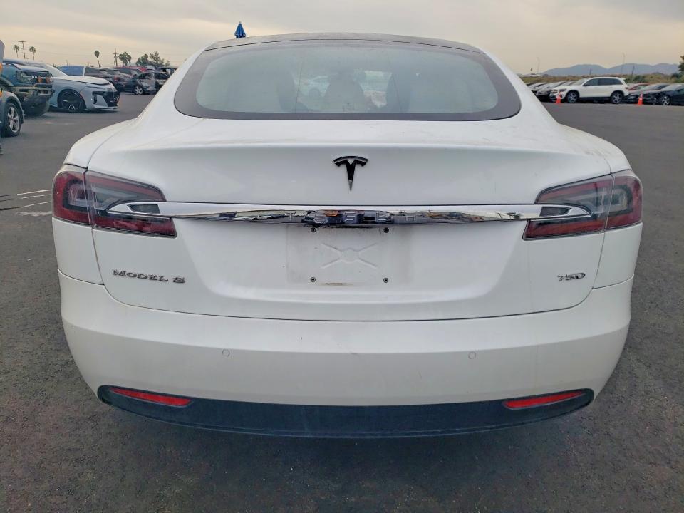 75313355 :رقم المزاد ، 5YJSA1E29JF260292 vin ، 2018 Tesla Model S مزاد بيع