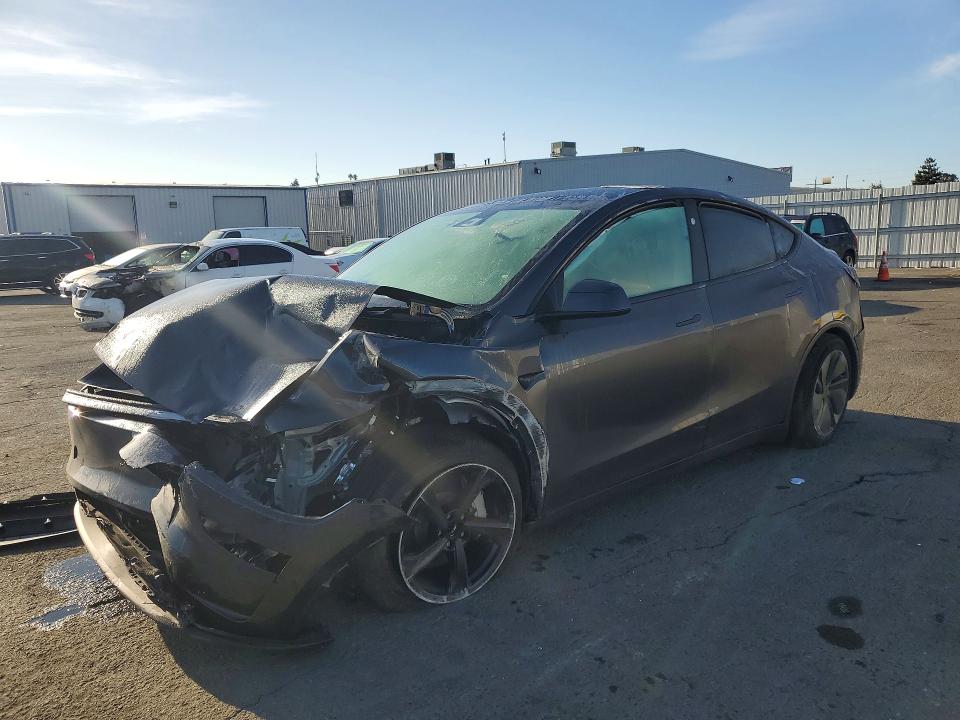 75848685 :رقم المزاد ، 7SAYGDED1TF537387 vin ، 2026 Tesla Model Y مزاد بيع