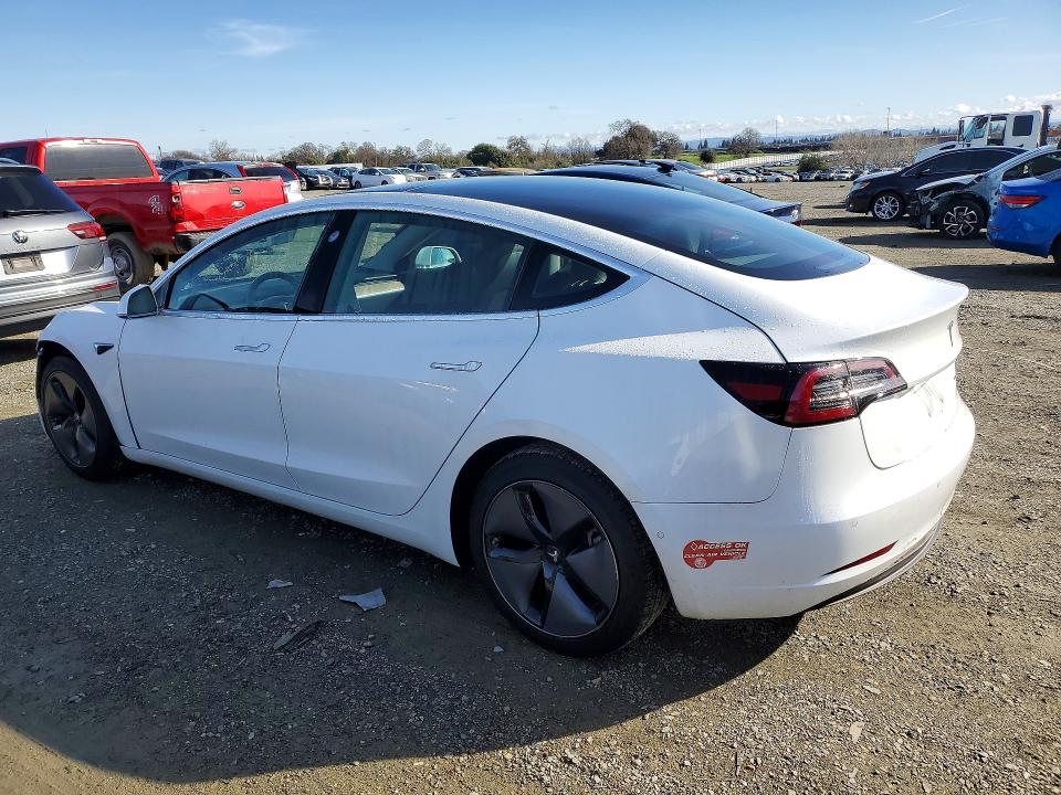 78353105 :رقم المزاد ، 5YJ3E1EB5JF093860 vin ، 2018 Tesla Model 3 مزاد بيع