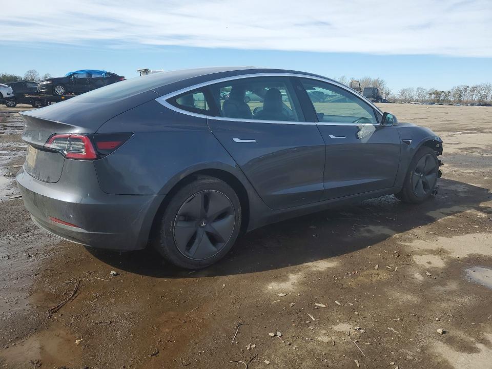 78478995 :رقم المزاد ، 5YJ3E1EA0KF407410 vin ، 2019 Tesla Model 3 مزاد بيع