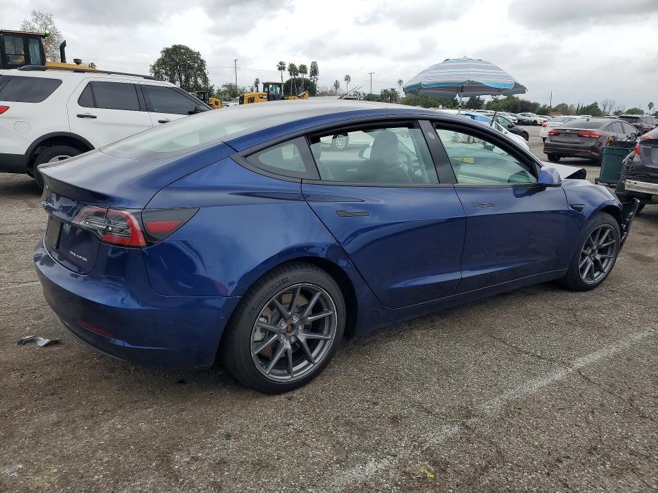 76835275 :رقم المزاد ، 5YJ3E1EB8NF138375 vin ، 2022 Tesla Model 3 مزاد بيع