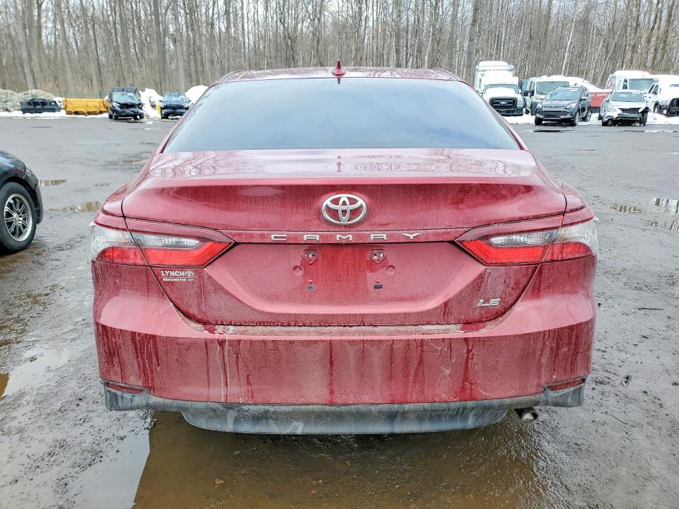 76821145 :رقم المزاد ، 4T1C11AK1MU556019 vin ، 2021 Toyota Camry مزاد بيع